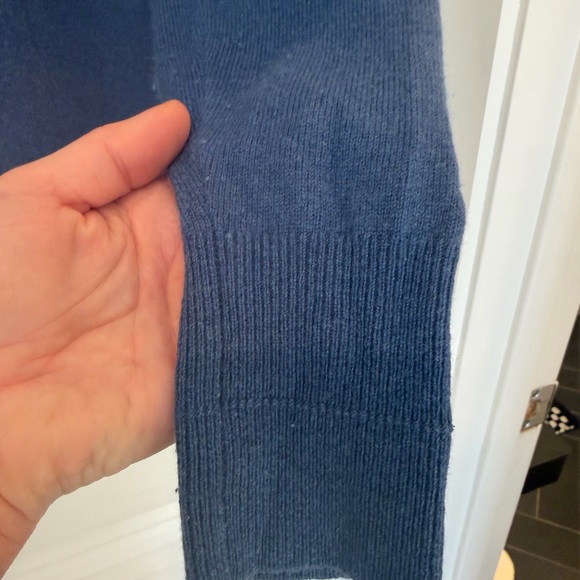 Everlane Blue Crewneck Cashmere Sweater - Picture 5 of 6